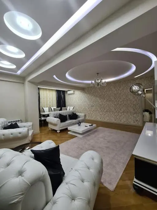 Modern Oasis In Lux Apartment 3Br Elegant Building Baku